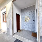 In Centro, Completamente Nuovo