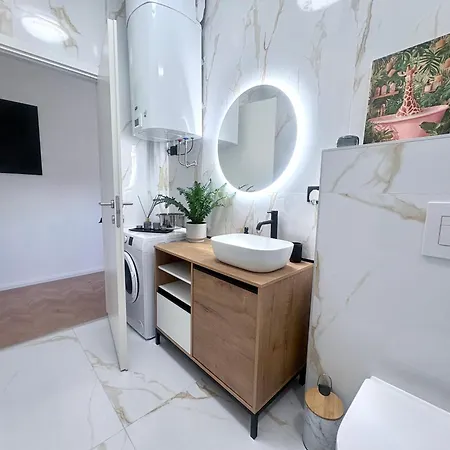 In Centro, Completamente Nuovo *