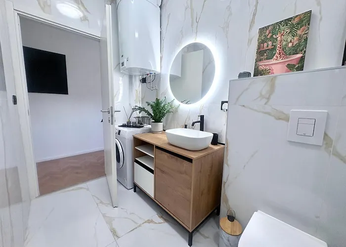 In Centro, Completamente Nuovo *